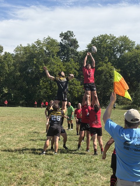 A Mizzou jumper and a Drury jumper in red go up together for a lineout ball