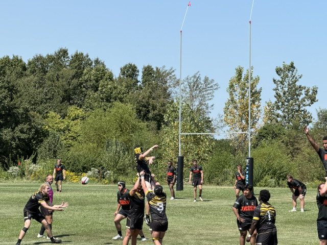 Mizzou and Oklahoma State contest a lineout in front of the posts